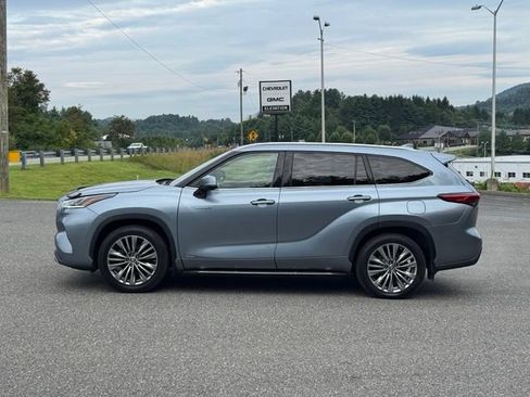 Used 2020 Toyota Highlander Limited AWD/4WD image 4
