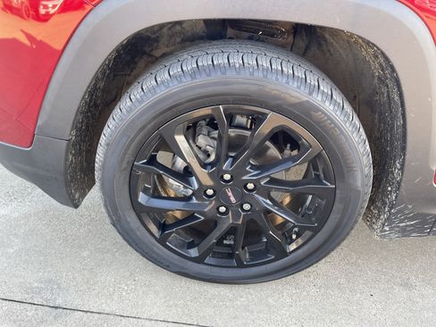 Used 2023 GMC Terrain SLE w/ Driver Convenience Package image 11