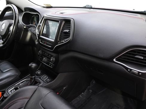 Used 2019 Jeep Cherokee Trailhawk AWD/4WD image 15