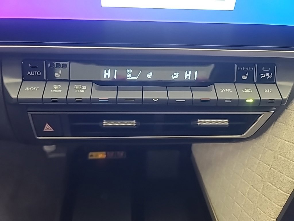 Used 2026 Toyota Camry XLE AWD/4WD image 34