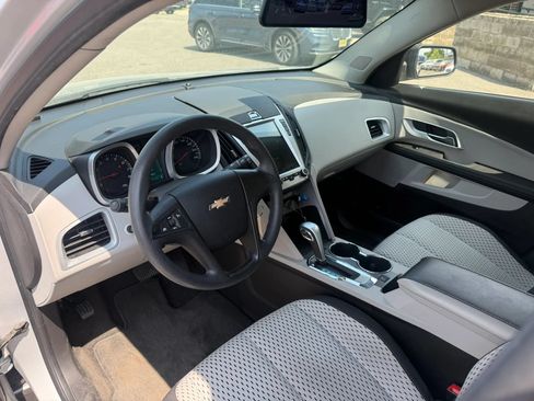 Used 2010 Chevrolet Equinox LS FWD image 16