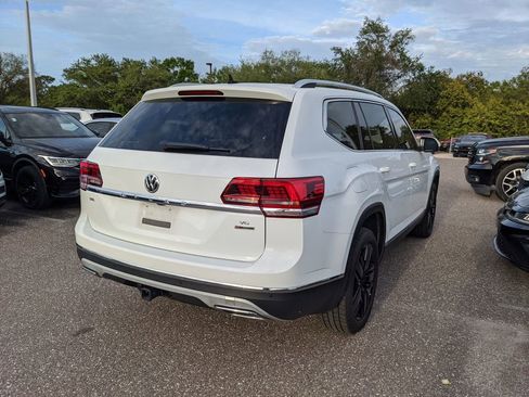 Certified 2023 Volkswagen Taos SE w/ Black Wheel Package image 5