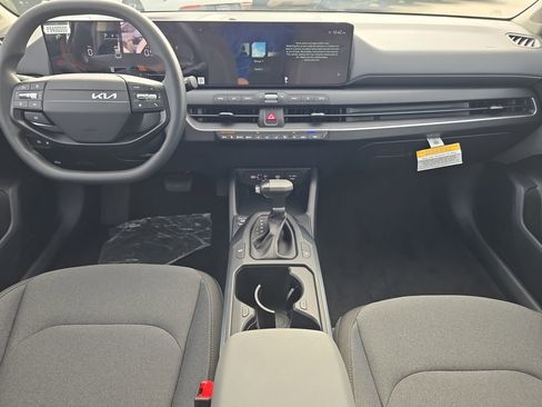 New 2025 Kia K4 LXS image 16