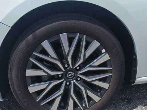 Used 2026 Nissan Altima 2.5 SV FWD image 9