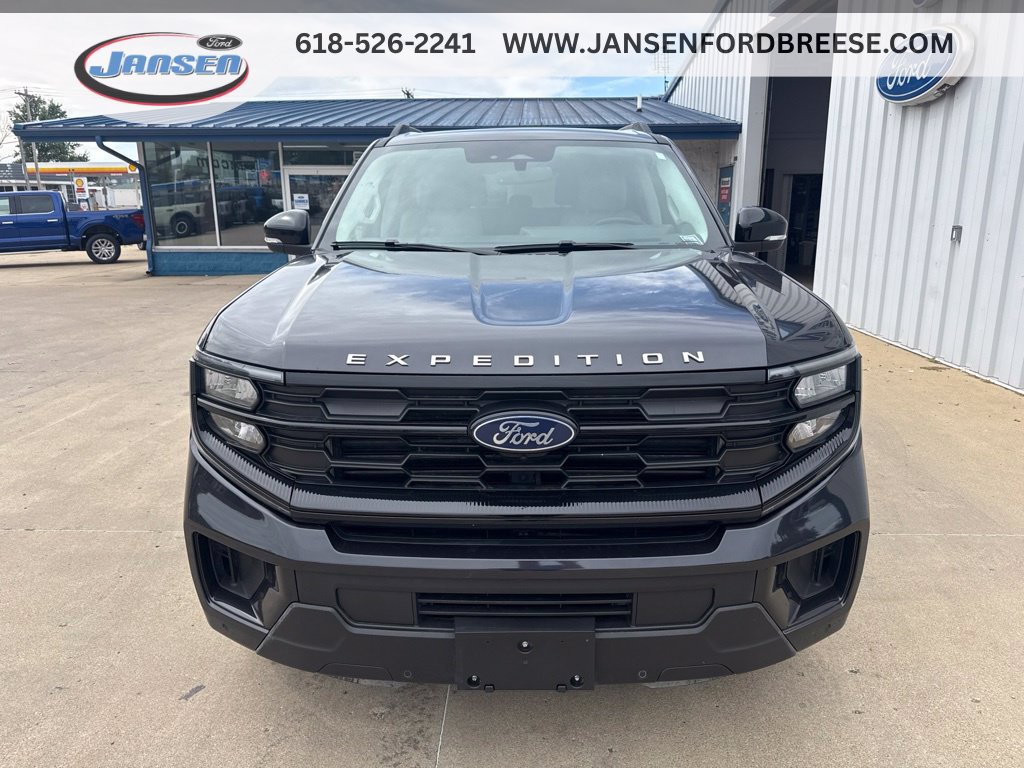 Used 2025 Ford Expedition Active AWD/4WD image 2