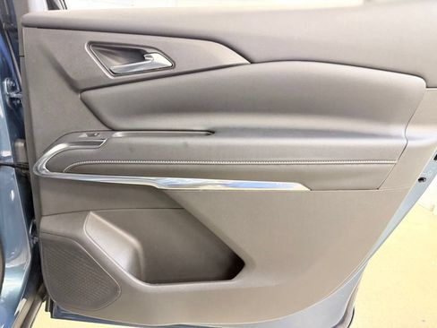 Used 2025 Chevrolet Traverse LT FWD image 38