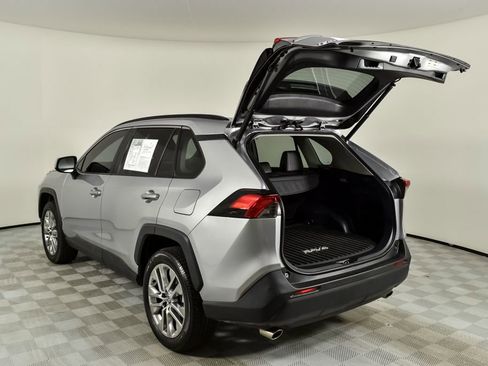 Used 2021 Toyota RAV4 XLE Premium image 30