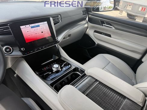 Used 2023 Jeep Wagoneer L Series III w/ Premium Group I image 19