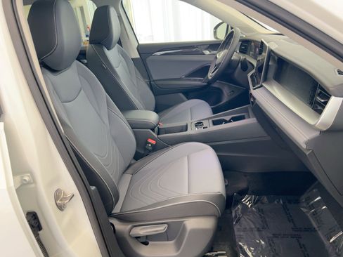 New 2026 Volkswagen Tiguan SE image 32