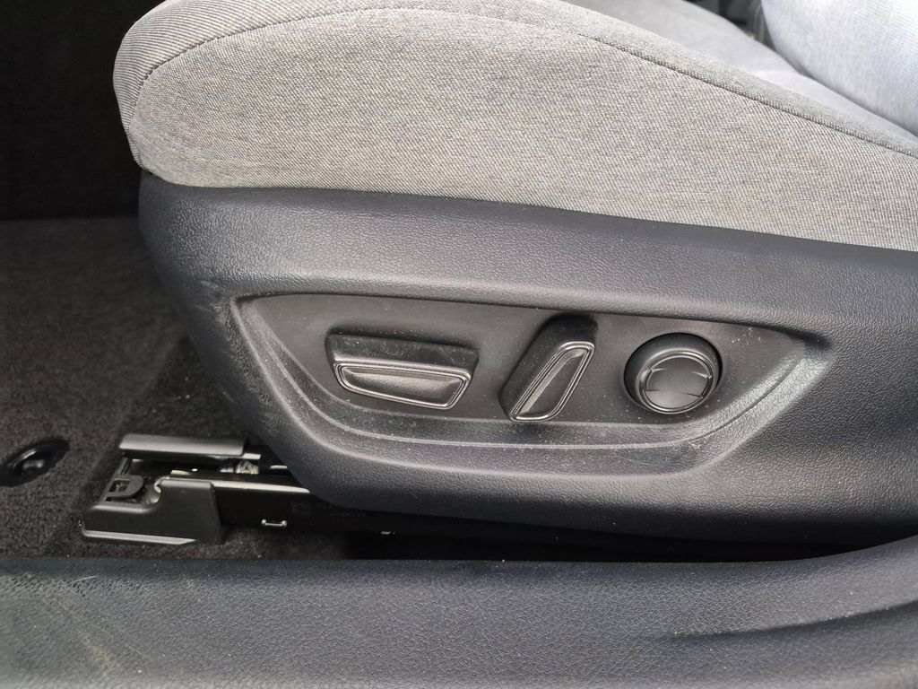 Used 2025 Toyota Camry LE FWD image 22