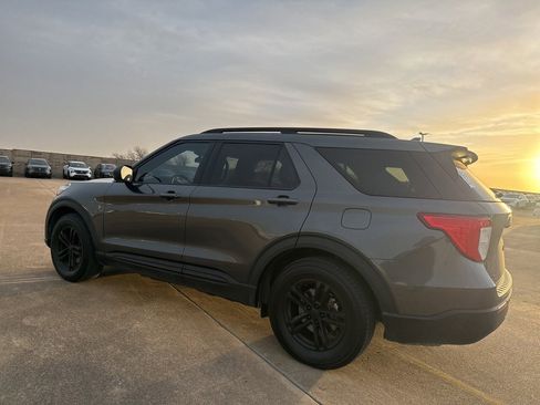 Used 2020 Ford Explorer XLT image 8