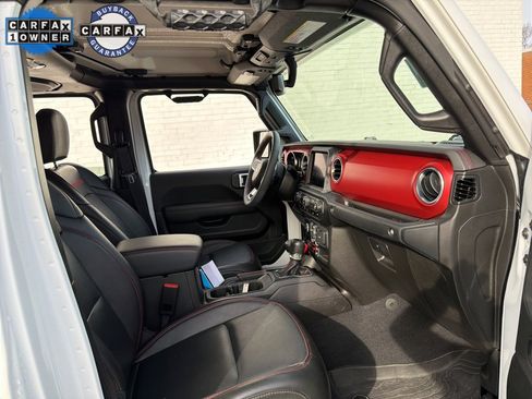 Used 2023 Jeep Gladiator Rubicon w/ Cold Weather Group image 13