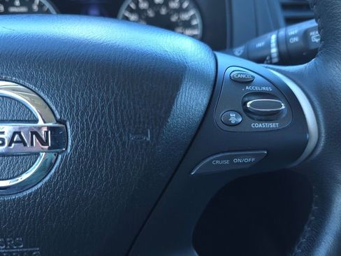 Used 2020 Nissan Pathfinder SL AWD/4WD image 28