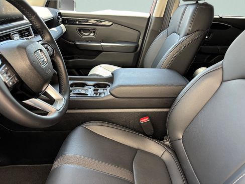 Certified 2025 Honda Pilot Touring image 16