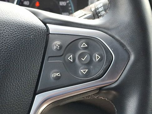 Used 2023 Chevrolet Traverse LT image 23