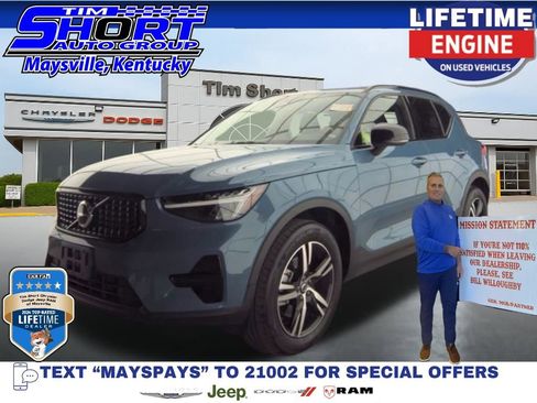 Used 2024 Volvo XC40 B5 Core AWD/4WD image 1