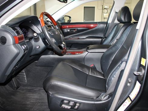 Used 2007 Lexus LS 460 RWD image 9