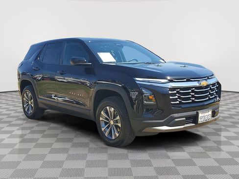 Used 2025 Chevrolet Equinox LT w/ Safety and Technology Package image 2