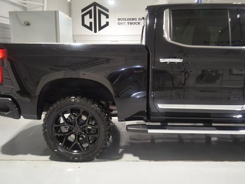 Used 2024 Chevrolet Silverado 1500 High Country image 8