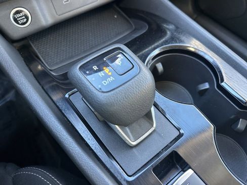 Used 2023 Nissan Rogue S image 15