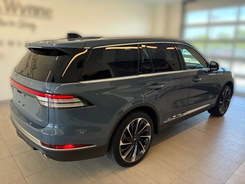 Certified 2025 Lincoln Aviator Reserve AWD/4WD image 2