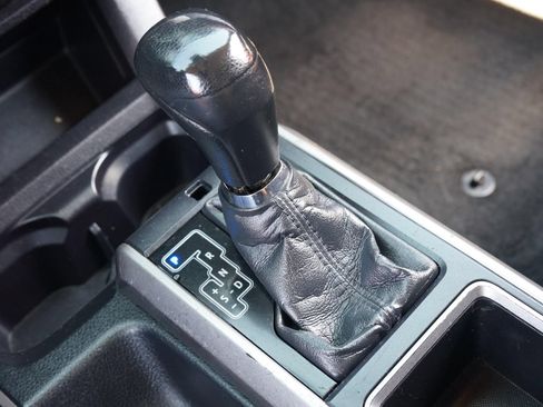 Used 2021 Toyota Tacoma SR5 w/ Technology Package AWD/4WD image 17