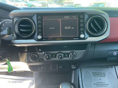 Used 2021 Toyota Tacoma SR5 w/ SR5 Appearance Package (SM) AWD/4WD image 20