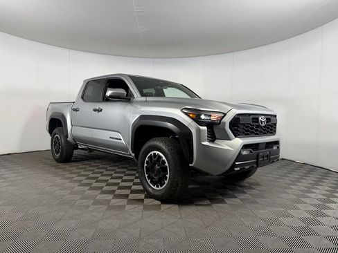 Used 2024 Toyota Tacoma TRD Off-Road AWD/4WD image 4