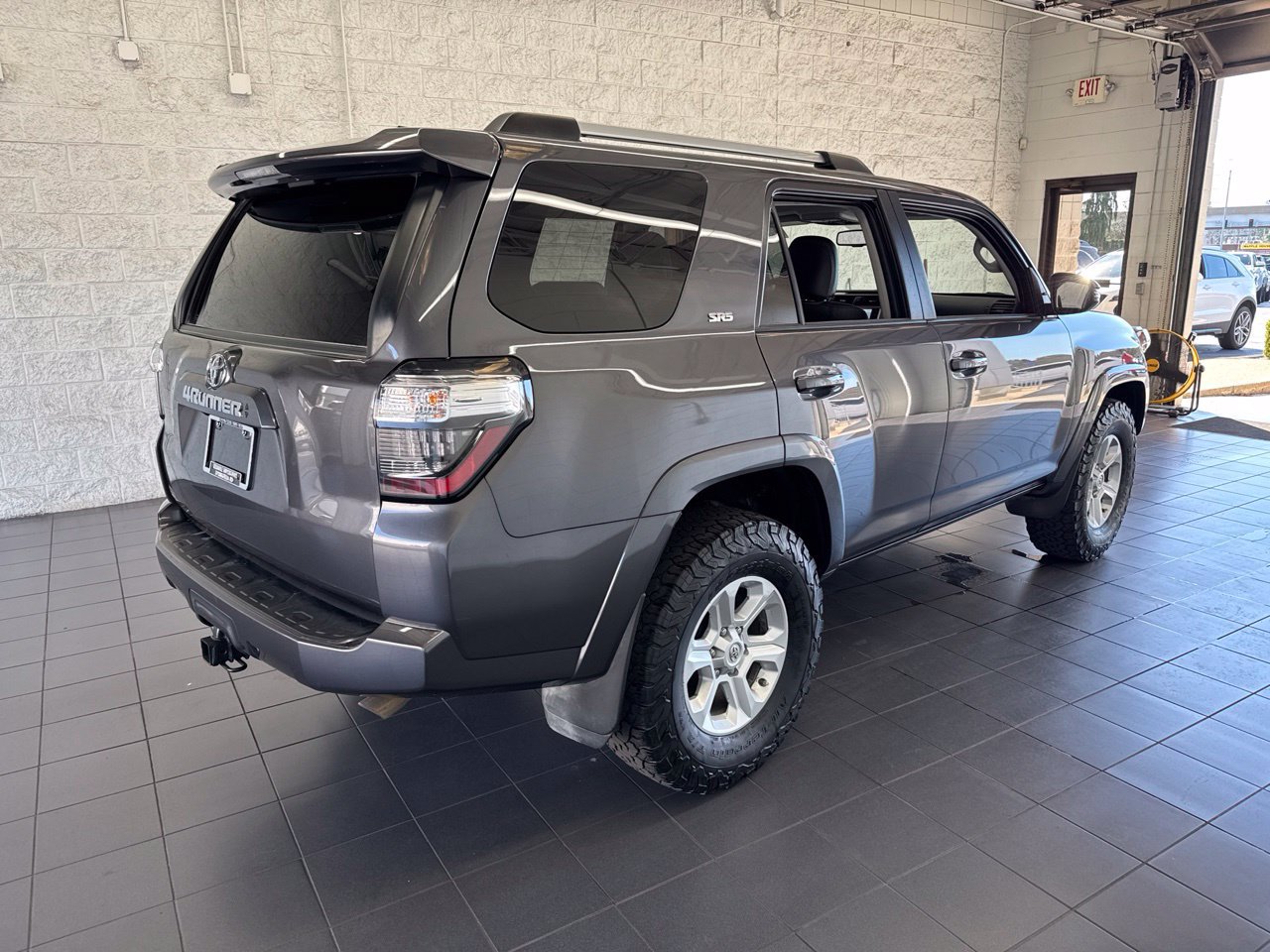 Used 2023 Toyota 4Runner SR5 Premium w/ Moonroof Package AWD/4WD image 8