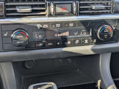 Used 2024 Nissan Pathfinder SV FWD image 22