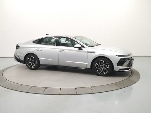 Used 2025 Hyundai Sonata SEL FWD image 9