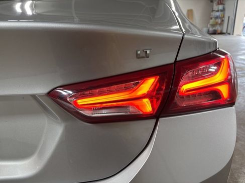 Used 2019 Chevrolet Malibu LT FWD image 25
