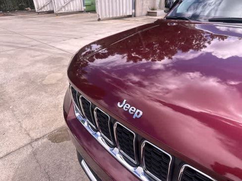 Used 2023 Jeep Grand Cherokee Laredo RWD image 18