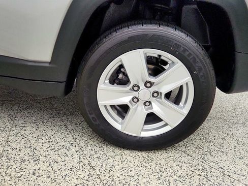Used 2022 Jeep Compass Latitude w/ Sun and Sound Group AWD/4WD image 9