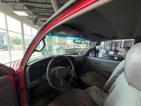 Used 1993 Toyota Pickup Deluxe AWD/4WD image 12