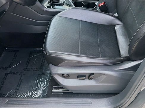 Used 2018 Volkswagen Tiguan SE FWD image 18