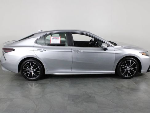Used 2023 Toyota Camry SE FWD image 11