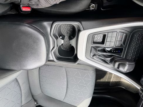 Used 2020 Toyota RAV4 XLE image 21