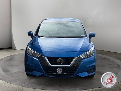 Used 2021 Nissan Versa SV image 2