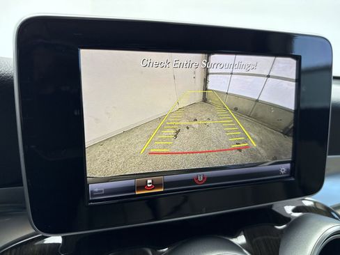 Used 2019 Mercedes-Benz GLC 300 w/ Premium Package image 19