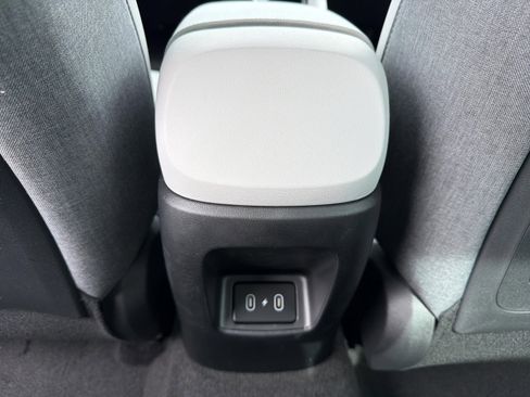 New 2026 Hyundai Elantra Limited FWD image 7