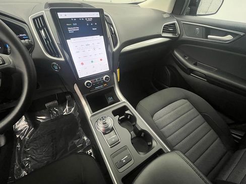 Used 2024 Ford Edge SE w/ Black Appearance Package image 21