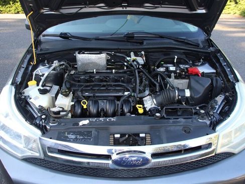 Used 2010 Ford Focus SE FWD image 17