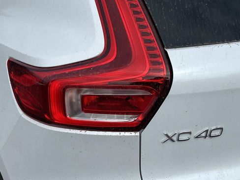 Used 2023 Volvo XC40 B5 Ultimate w/ Protection Package Premier image 10