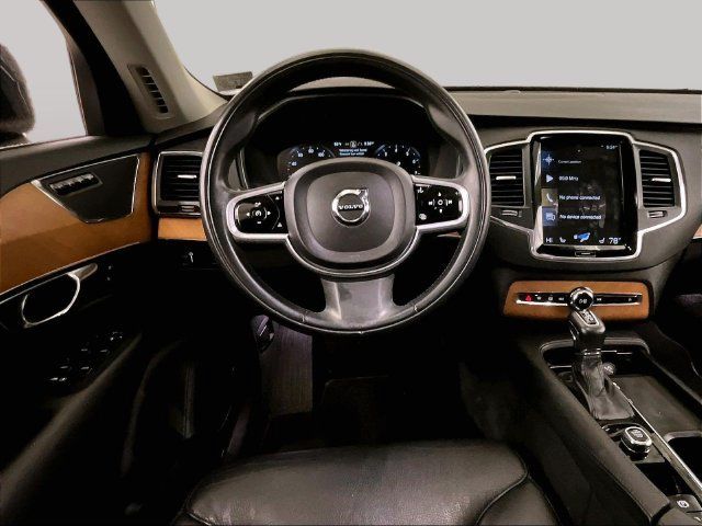 Used 2022 Volvo XC90 T6 Momentum w/ Climate Package AWD/4WD image 5