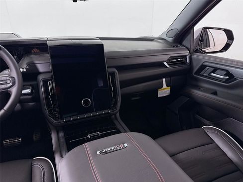 New 2026 GMC Yukon XL AT4 Ultimate w/ LPO, Floor Liner Package AWD/4WD image 18