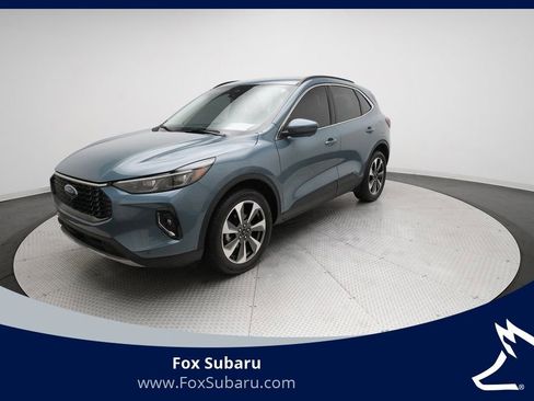 Used 2023 Ford Escape Platinum image 1