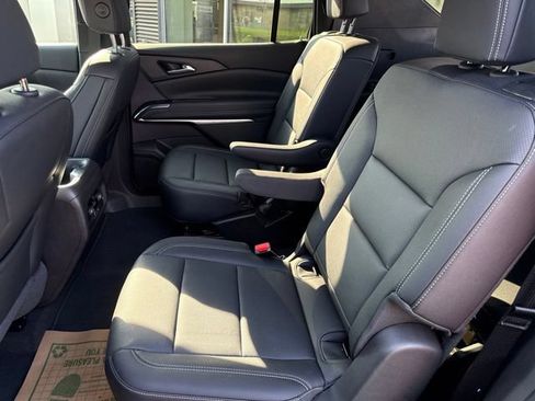 Used 2025 Chevrolet Traverse LT AWD/4WD image 38