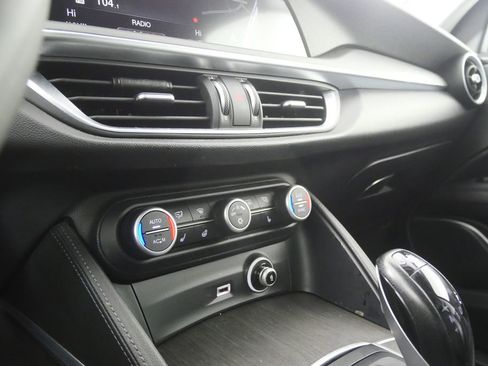 Used 2018 Alfa Romeo Stelvio Ti w/ Convenience Package image 23