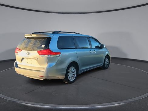 Used 2012 Toyota Sienna XLE AWD/4WD image 8